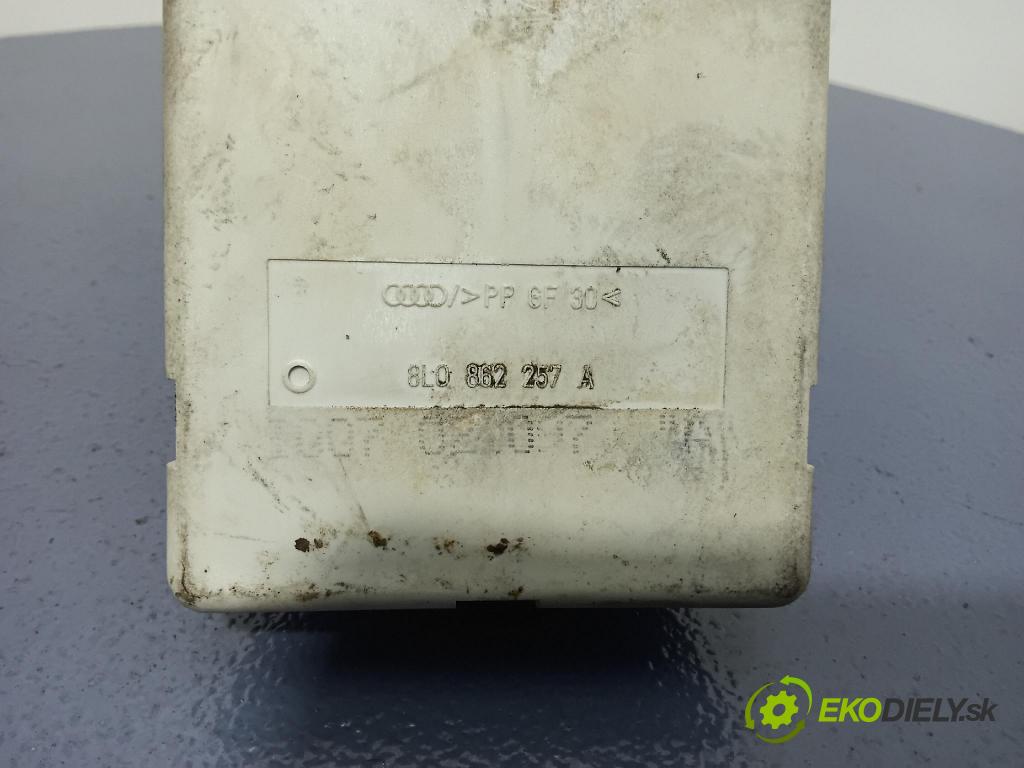 Audi A4 1996 pompa Centrálny: Zámok: 8L0862257A