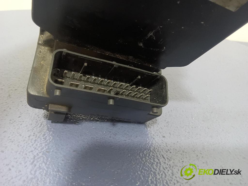 Volkswagen Passat 2001 čerpadlo ABS x 8E0614111B
