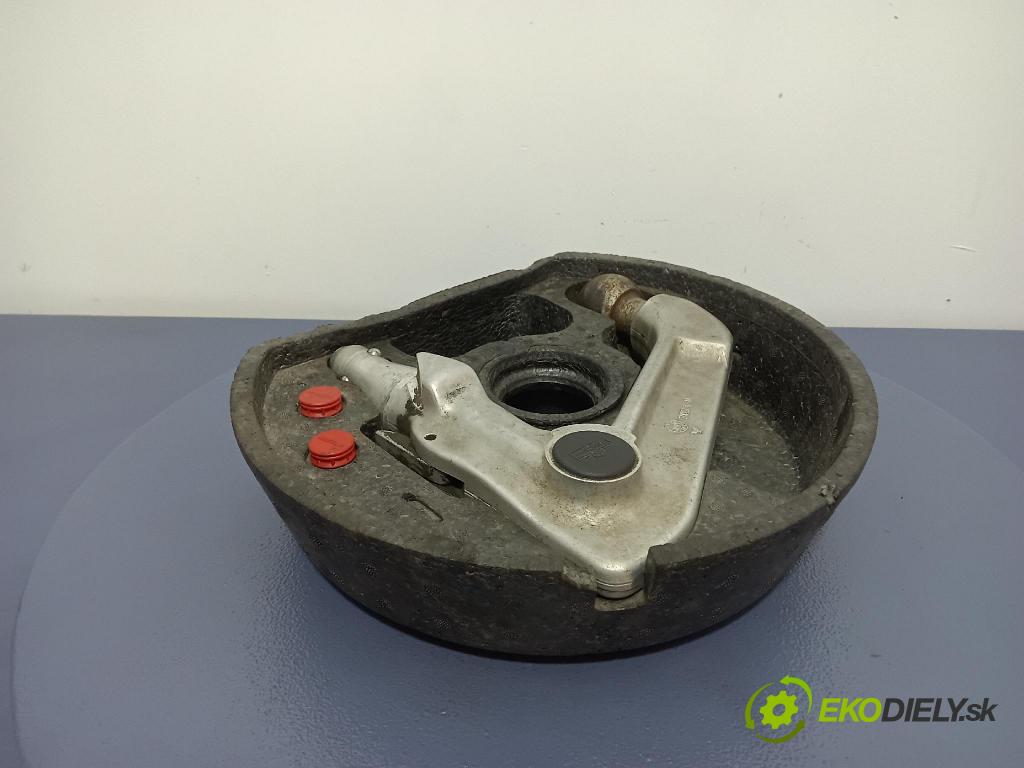 Bmw 330xd 2001 výstuha narazník zad 303140