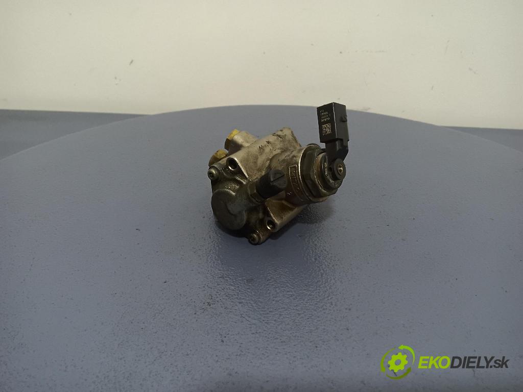 Volkswagen Passat 2006 čerpadlo Injekce: 06F127025D
