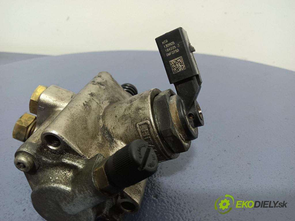 Volkswagen Passat 2006 čerpadlo Injekce: 06F127025D