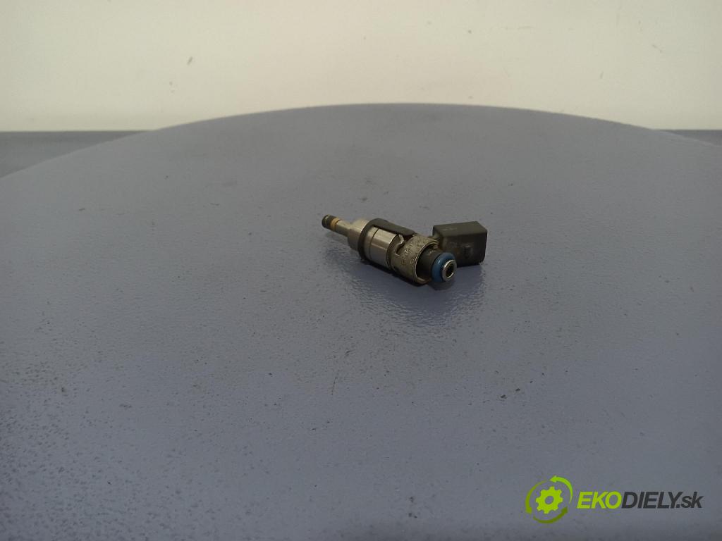 Volkswagen Passat 2006 vstřikovač 0261500014