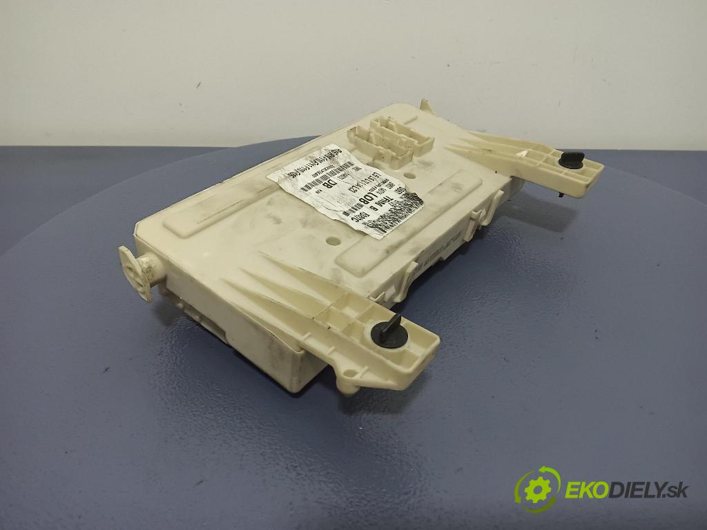 Ford Focus 2007 skrinka Poistky: 7M5T-14A073-DB