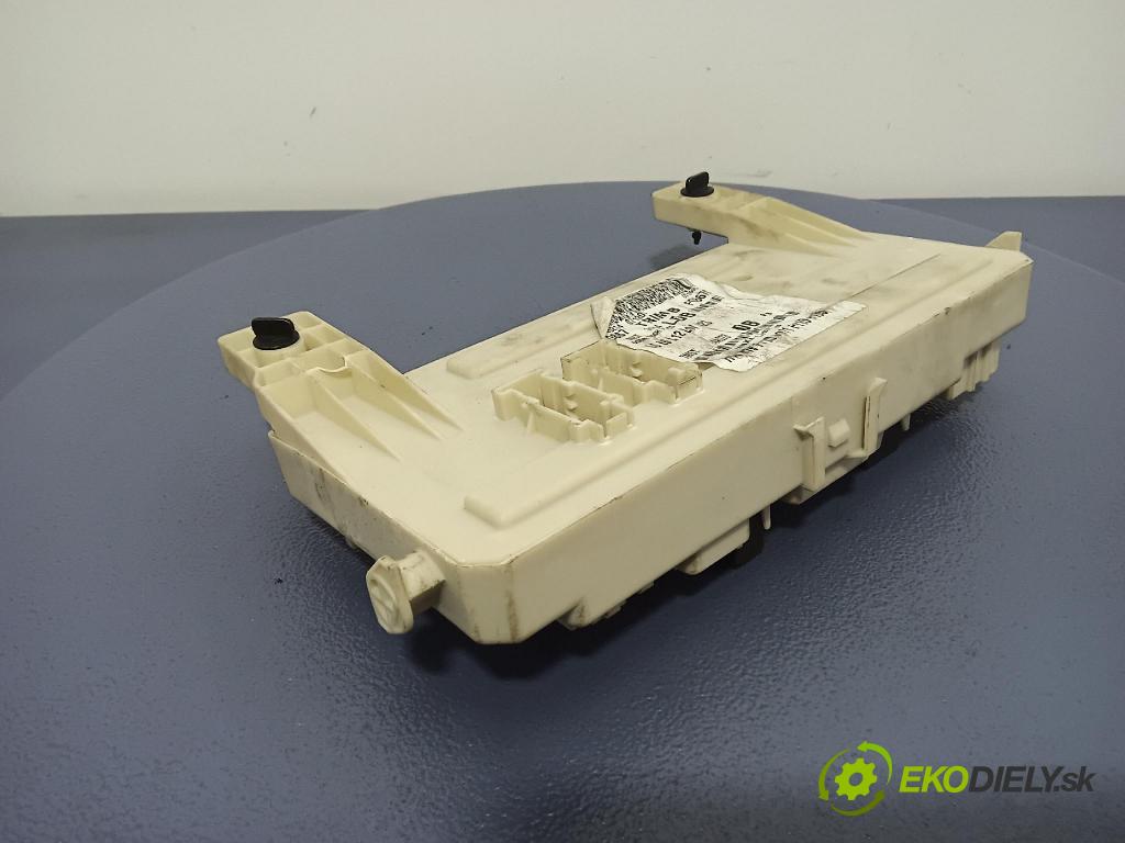 Ford Focus 2007 skrinka Poistky: 7M5T-14A073-DB