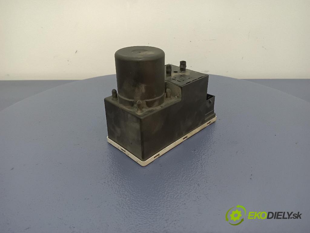 Audi A4 2000 pompa Centrálny: Zámok: 8D0862257B