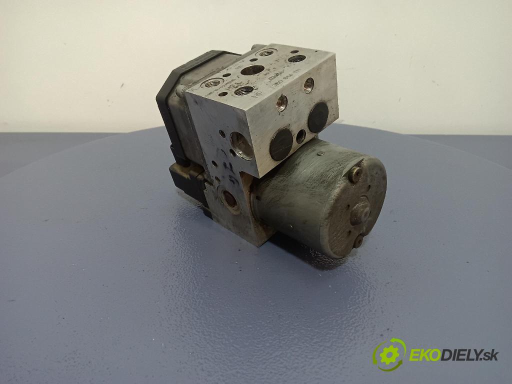 Audi A4 2000 čerpadlo ABS x 3B0614111HL