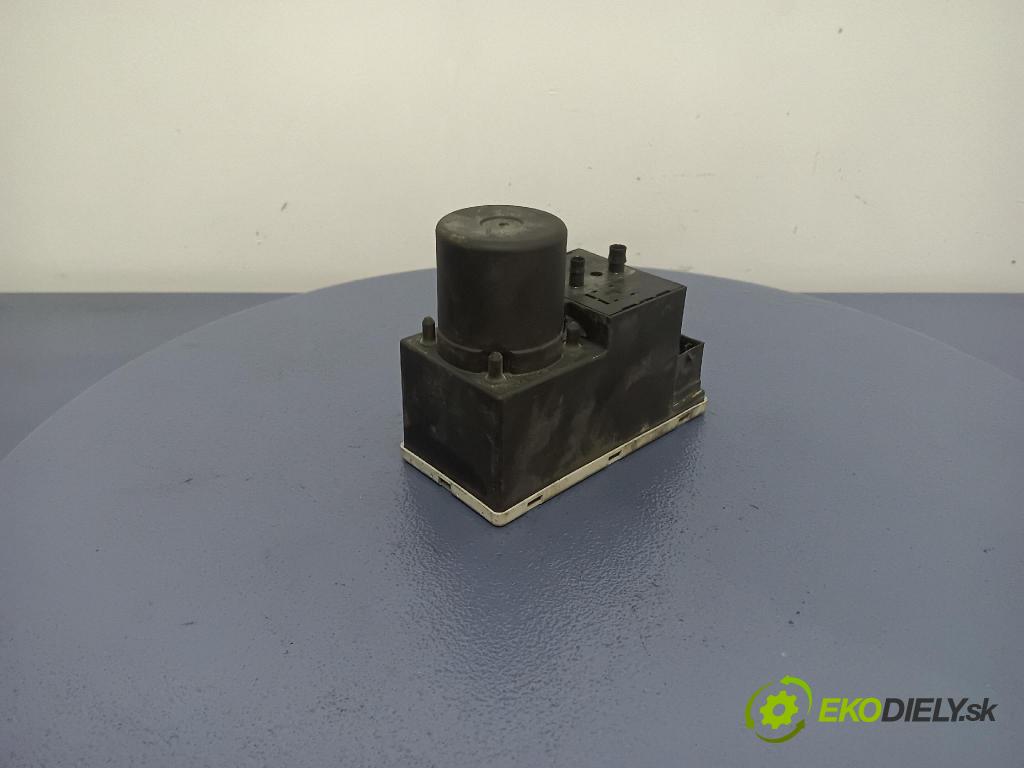 Audi A4 1999 čerpadlo Centrální Zámek 8D0862257B