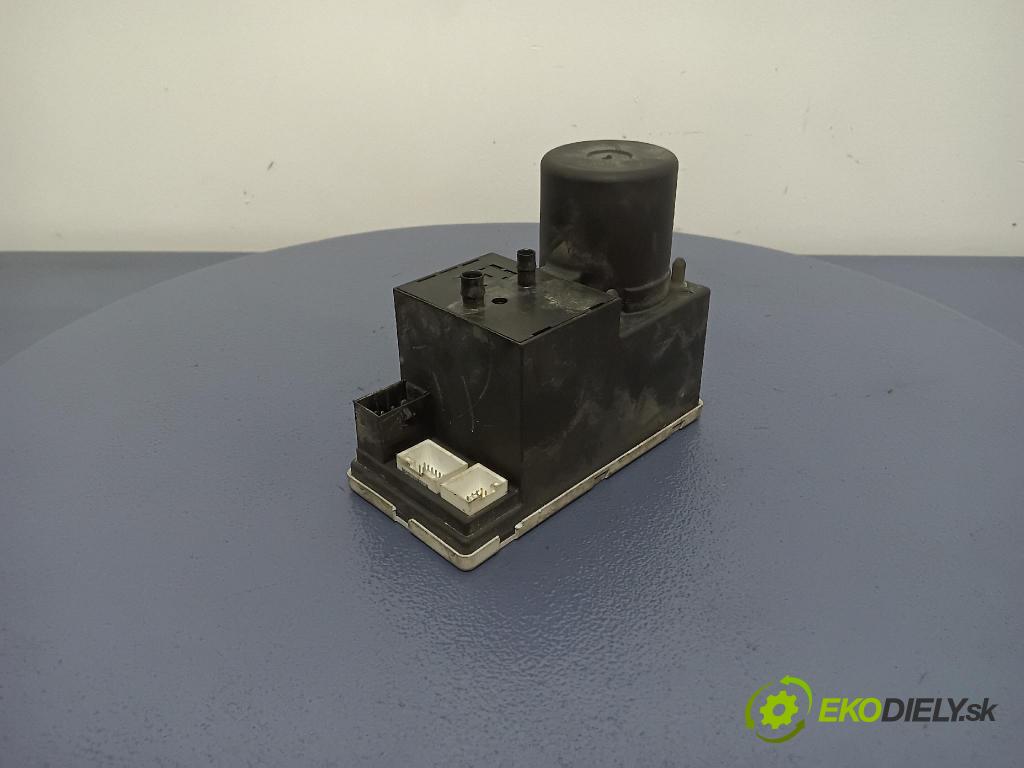 Audi A4 1999 čerpadlo Centrální Zámek 8D0862257B