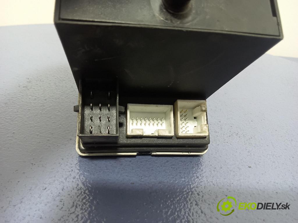 Audi A4 1999 čerpadlo Centrální Zámek 8D0862257B