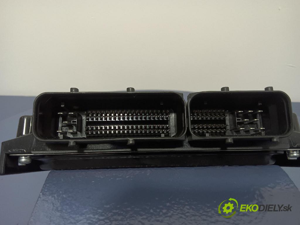 Mazda 5 2006 riadiaca jednotka Motor: 275800-6670
