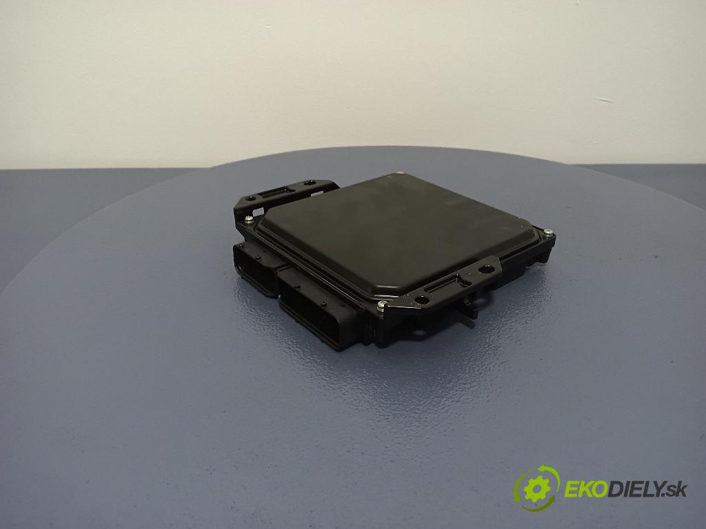 Mazda 5 2006 riadiaca jednotka Motor: 275800-6670