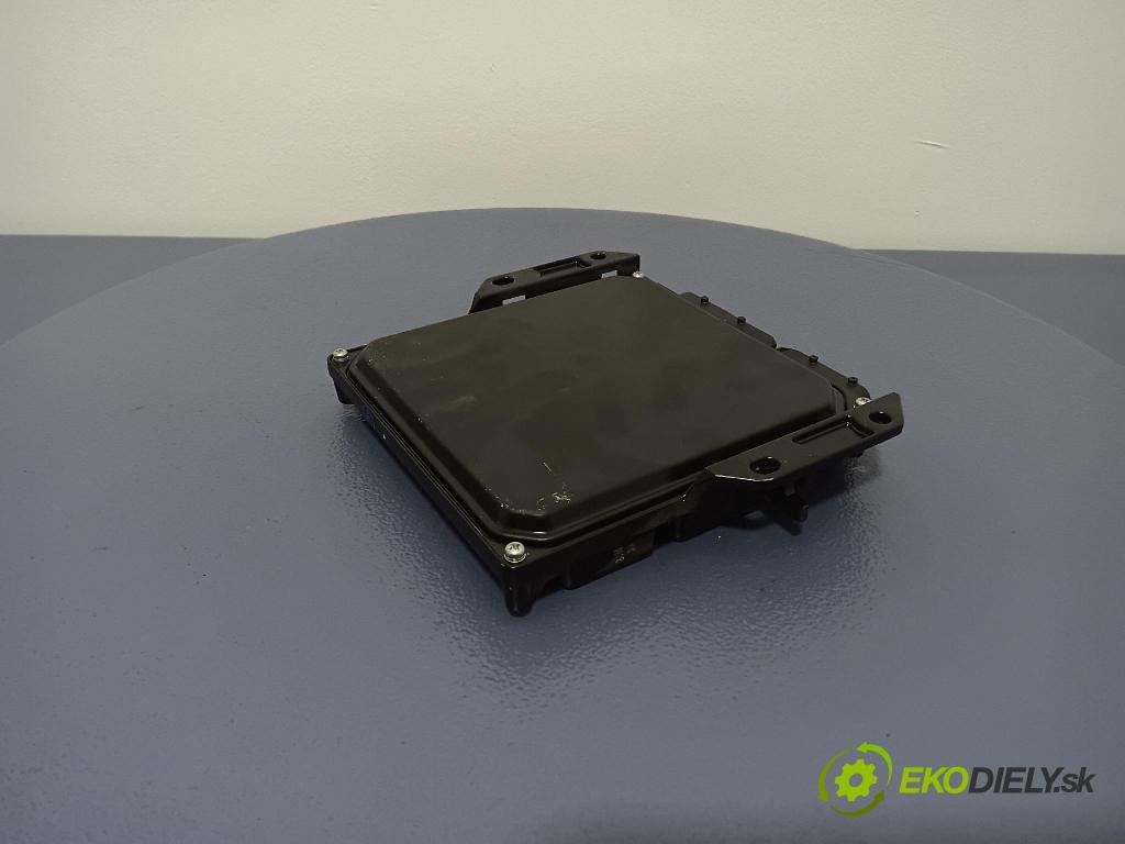 Mazda 5 2006 riadiaca jednotka Motor: 275800-6670