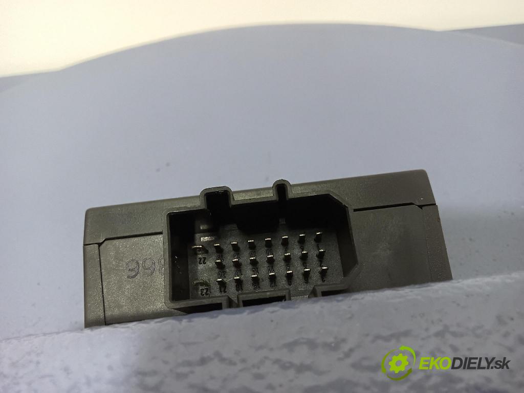 Volkswagen Passat 1997 riadiaca jednotka Komfortu 3B0959799