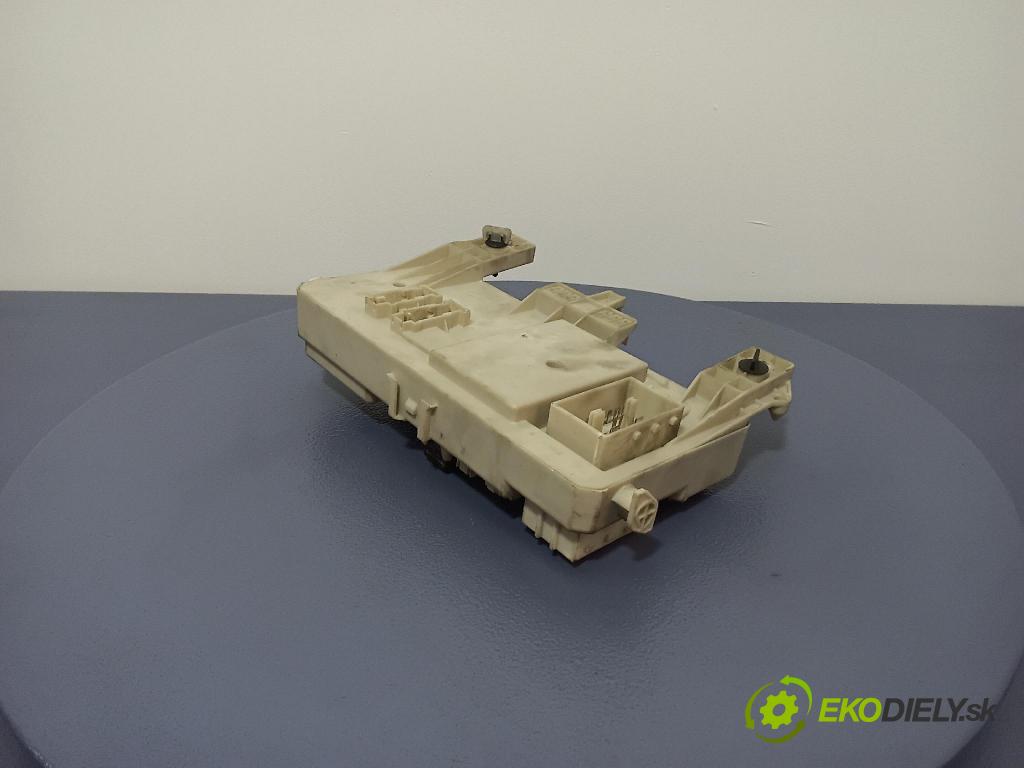 Volvo V50 2005 skrinka Poistky: 30728906