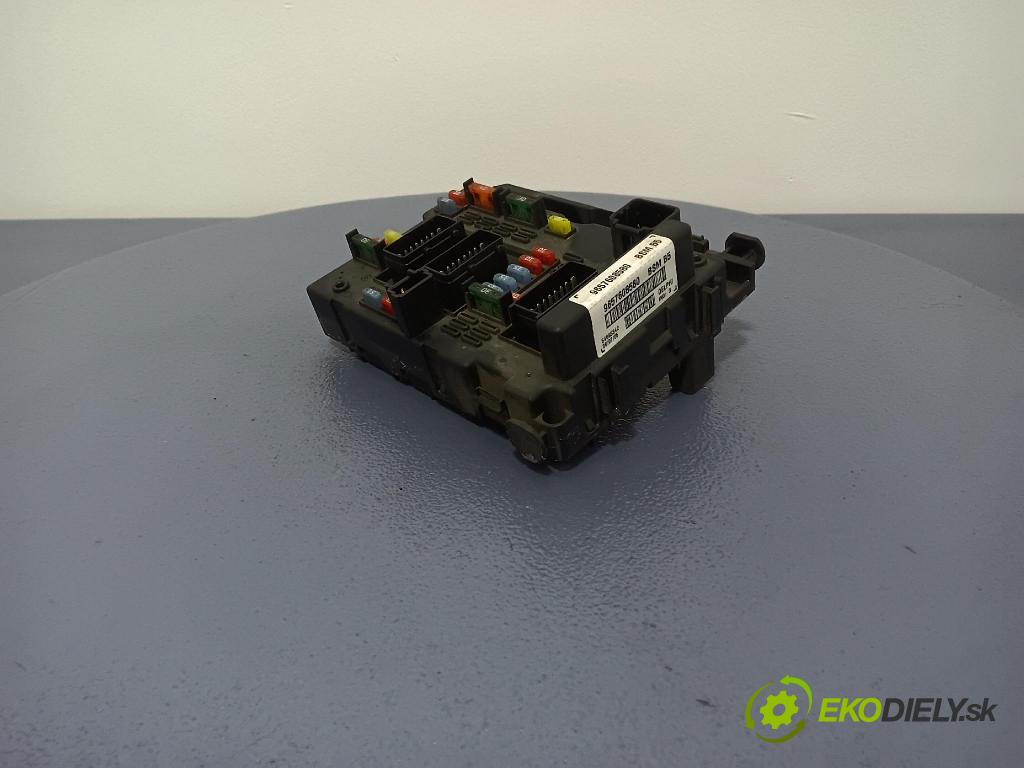 Peugeot 206 2005 skrinka Poistky: 9657608580