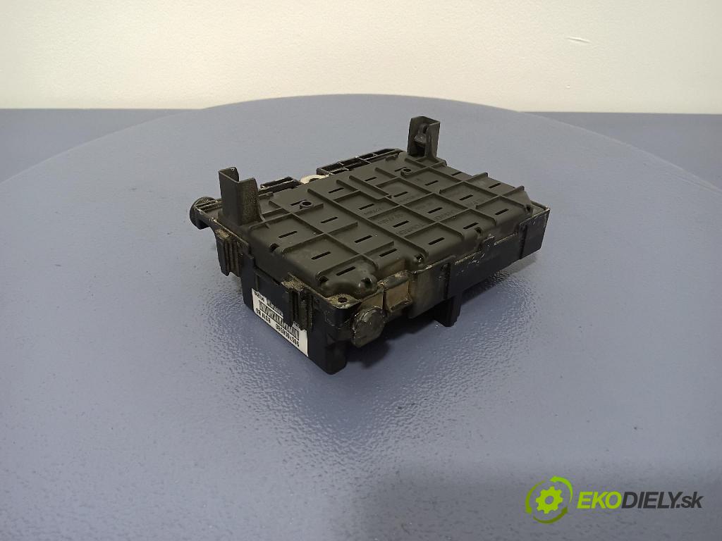 Peugeot 206 2005 skrinka Poistky: 9657608580