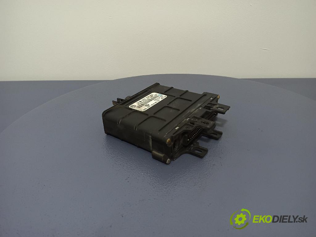 Audi A3 1999 riadiaca jednotka skrine 01M927733HA