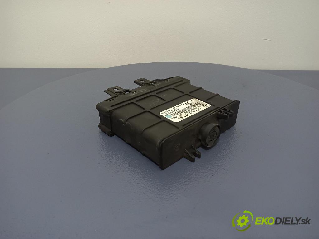 Audi A3 1999 riadiaca jednotka skrine 01M927733HA
