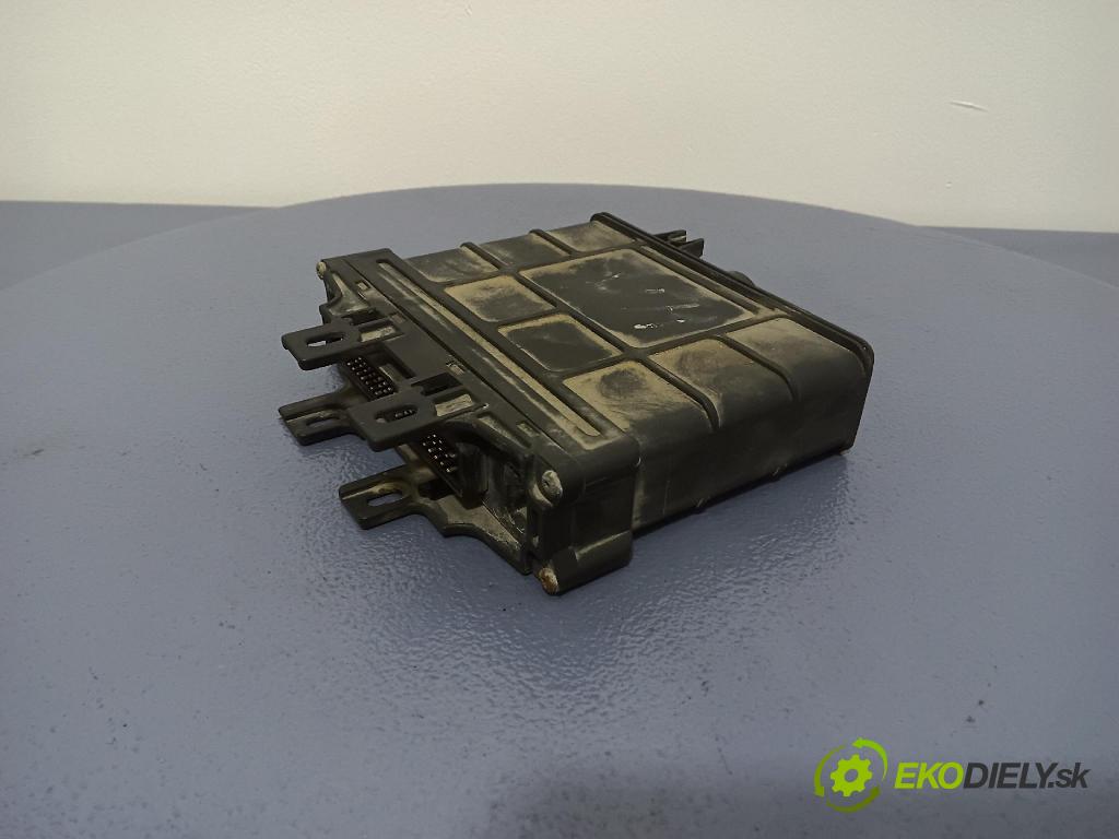 Audi A3 1999 riadiaca jednotka skrine 01M927733HA