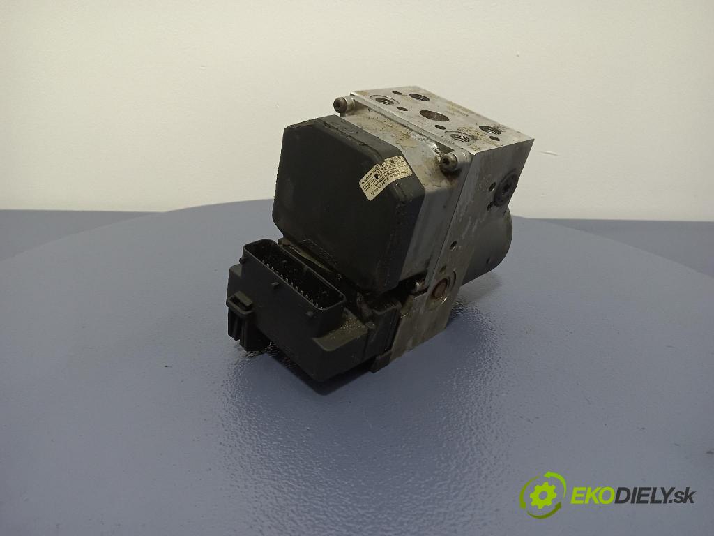 Volkswagen Passat 2001 čerpadlo ABS x 8E0614111B