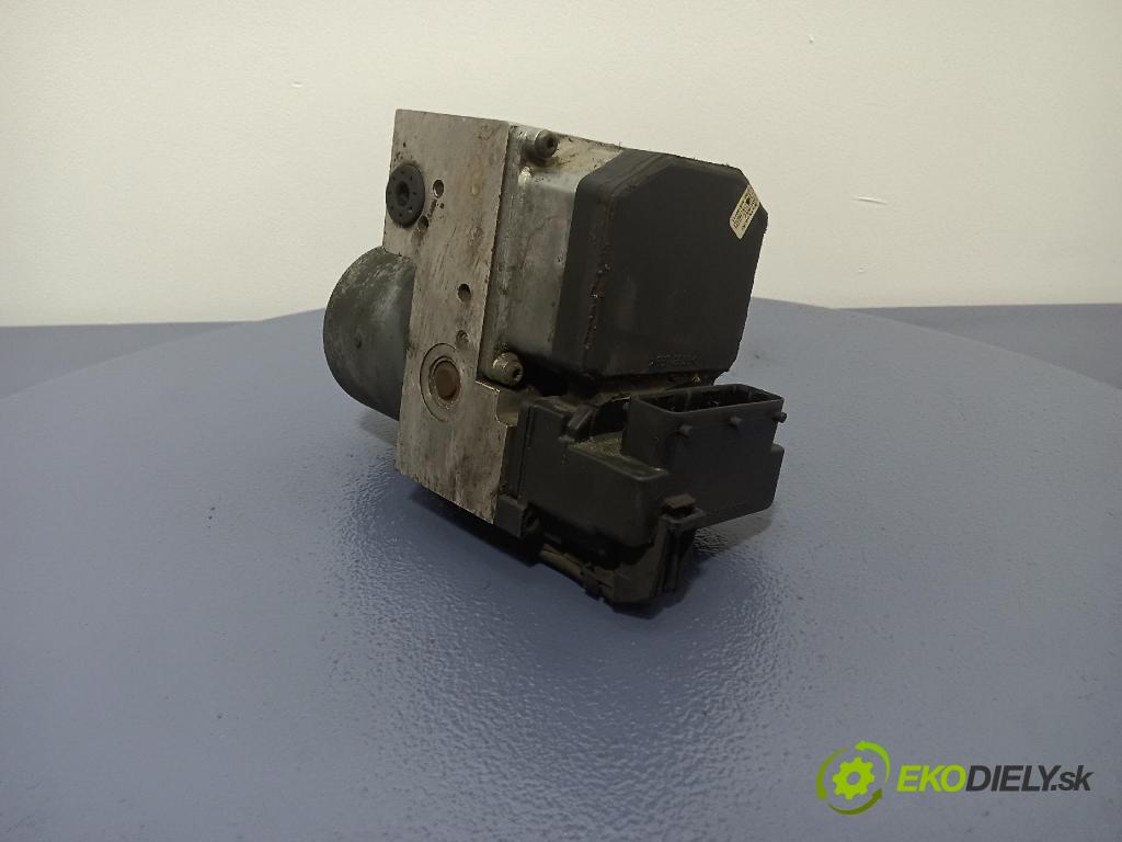 Volkswagen Passat 2001 čerpadlo ABS x 8E0614111B