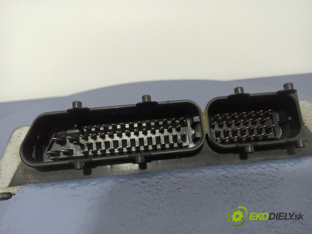 Volkswagen Golf 2000 riadiaca jednotka Motor: 06A906019BQ