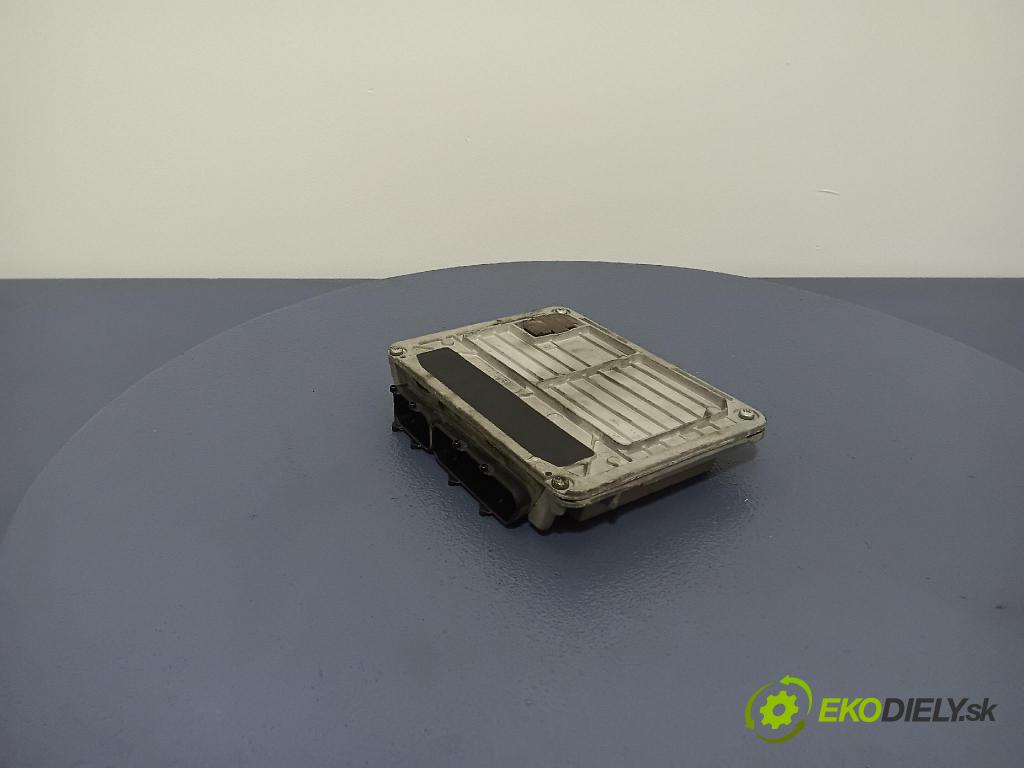 Volkswagen Golf 2000 riadiaca jednotka Motor: 06A906019BQ
