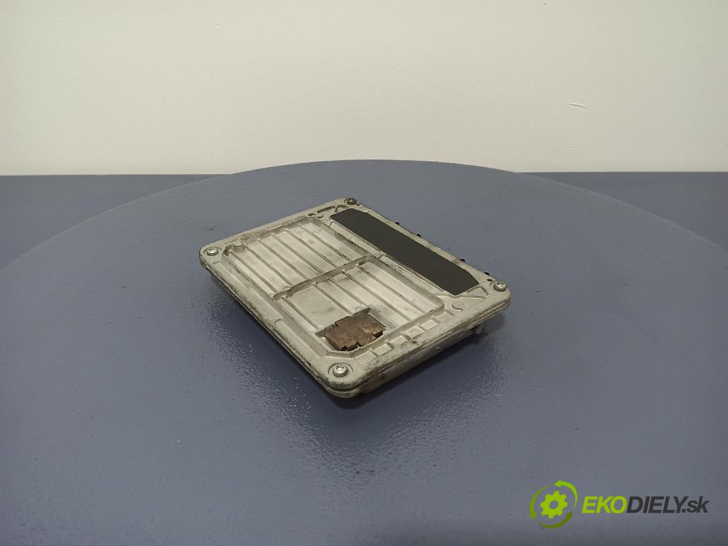 Volkswagen Golf 2000 riadiaca jednotka Motor: 06A906019BQ