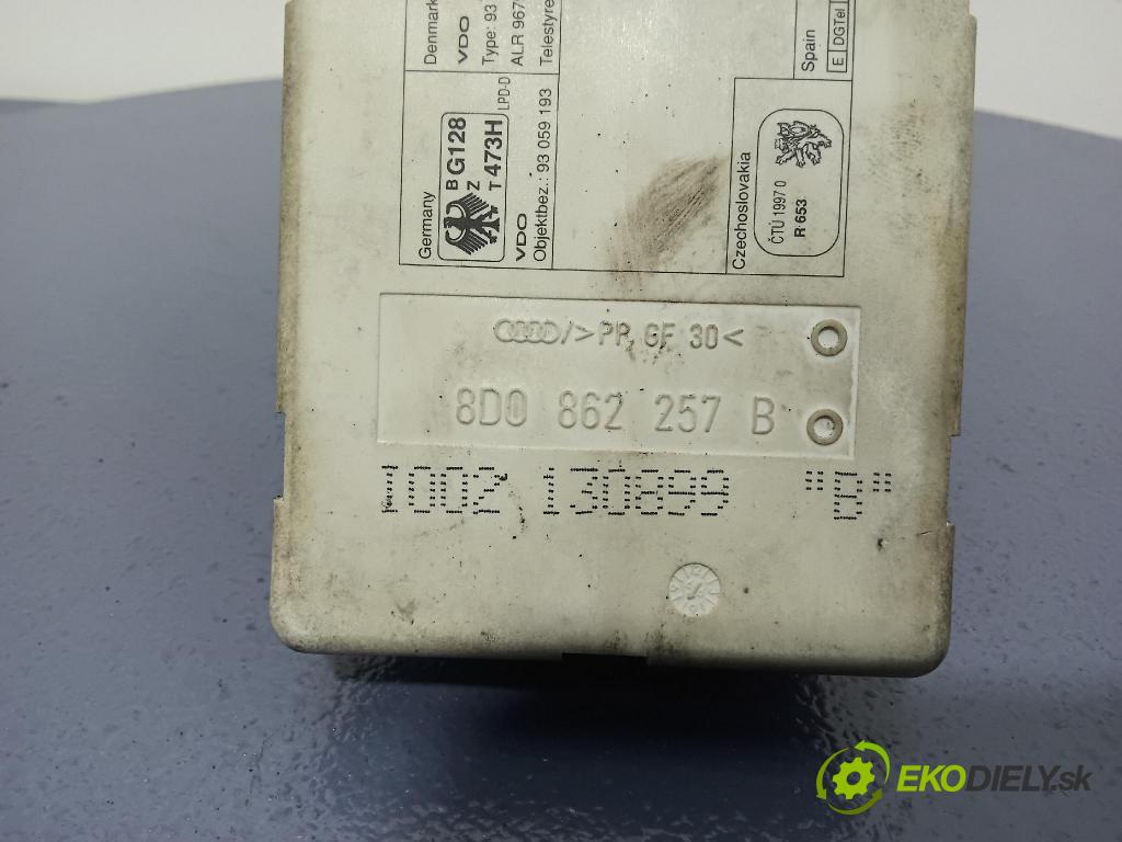 Audi B5 1999 pompa Centrálny: Zámok: 8D0862257B