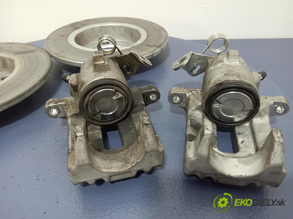 Volkswagen Bora 2001 brzdič brzdový zad Vľavo: 230 MM