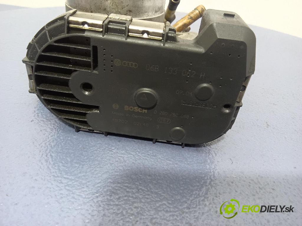Audi A4 2004 klapka 06B133062H