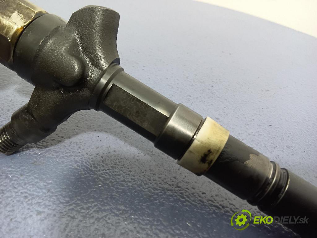 Toyota Avensis 2003 vstrek 23670-0G040