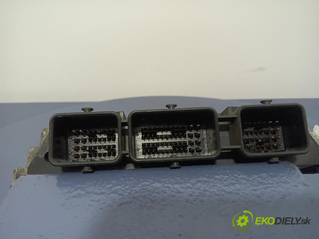 Ford Focus 2005 řídící jednotka Motor: 7M51-12A650-UA