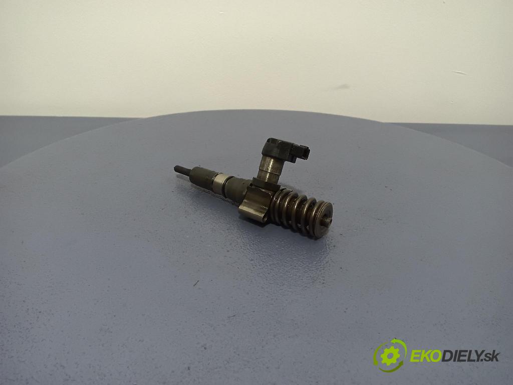 Volkswagen Passat 2006 vstřikovač 03G130073S