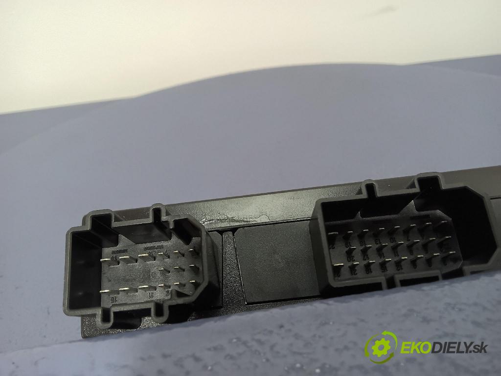 Volkswagen Passat 1998 riadiaca jednotka Komfortu 1J0959799N