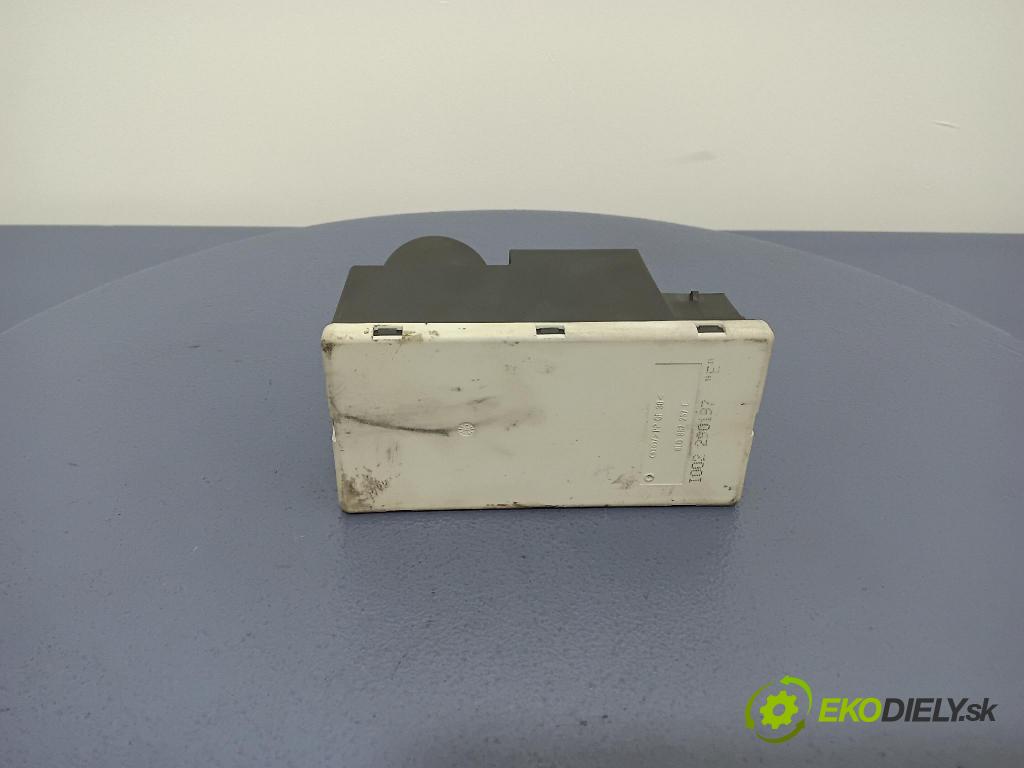 Audi A4 1997 pompa Centrálny: Zámok: 8L0862257E