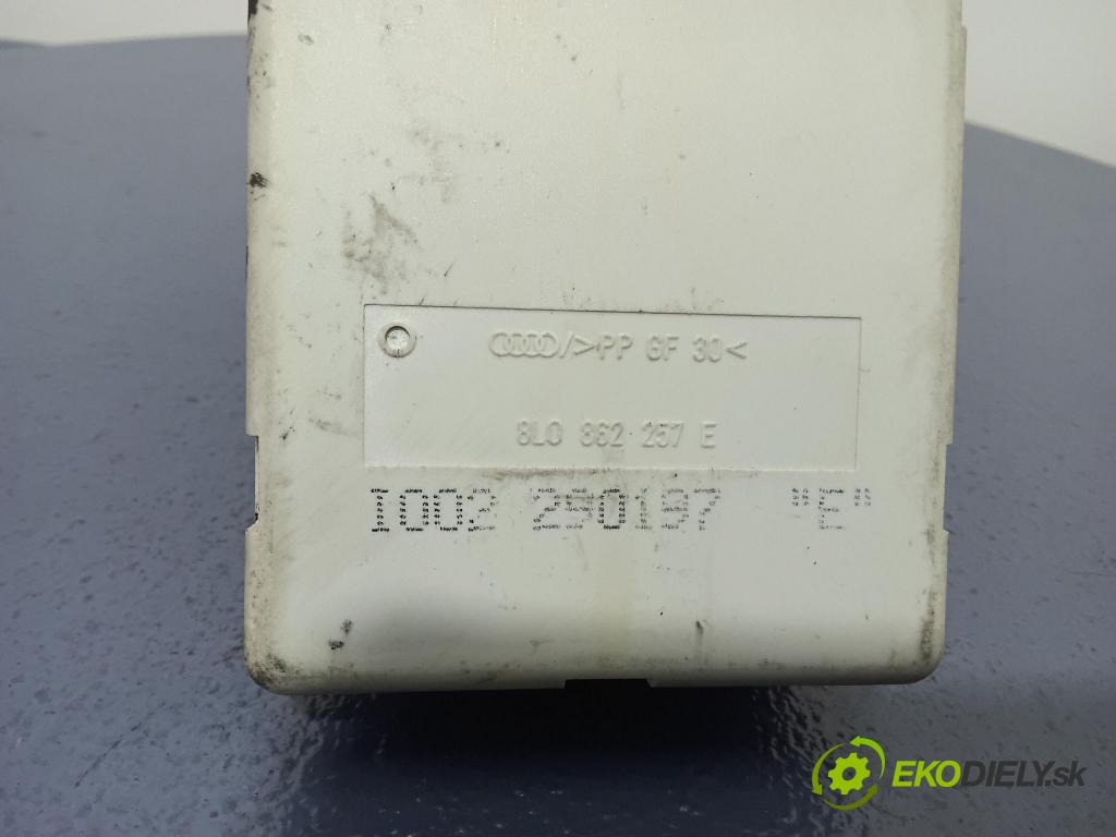 Audi A4 1997 pompa Centrálny: Zámok: 8L0862257E
