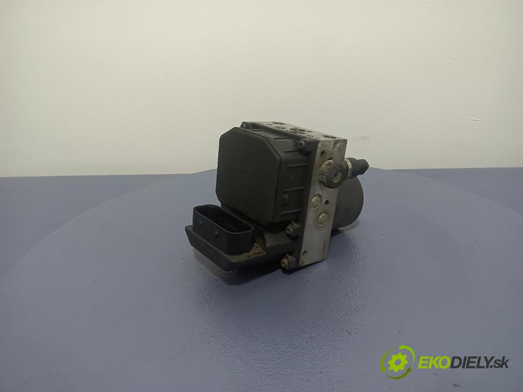 Volkswagen Passat 2003 čerpadlo ABS x 4B0614517G