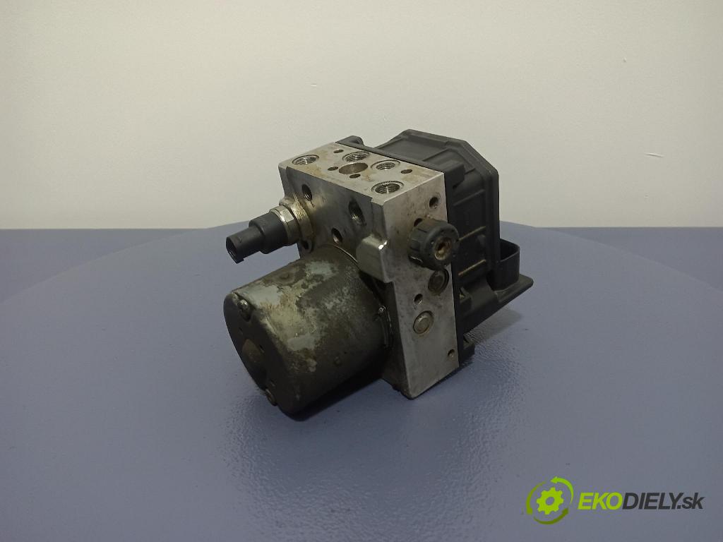 Volkswagen Passat 2001 čerpadlo ABS x 4B0614517G