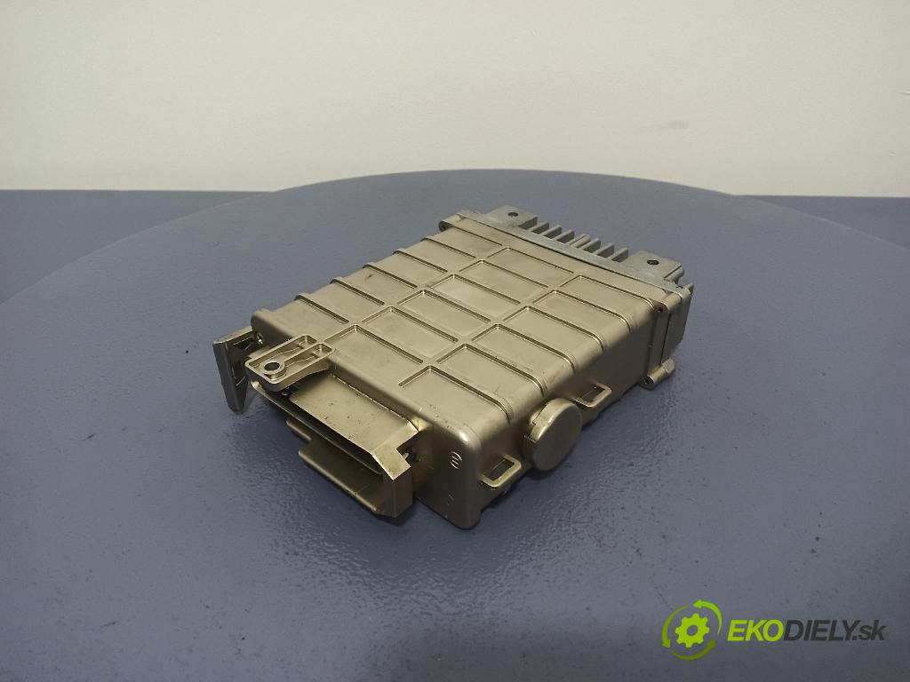 Audi 80 1991 řídící jednotka Motor: 893907383B