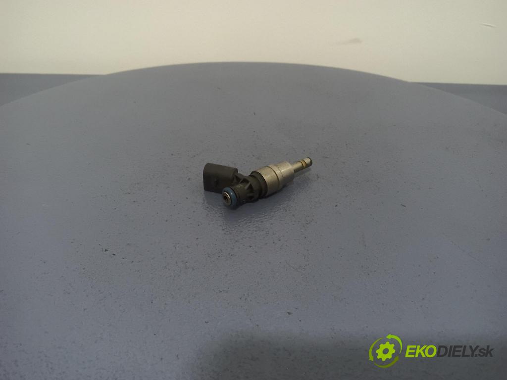 Volkswagen Passat 2006 vstřikovač 06F906036