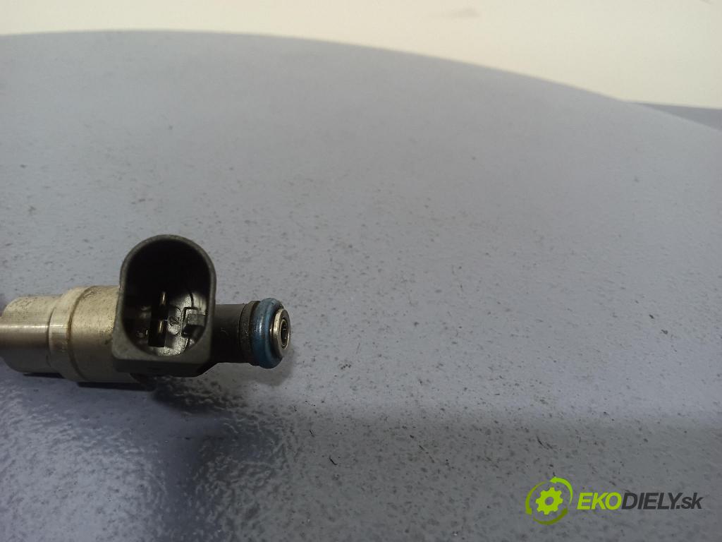 Volkswagen Passat 2006 vstřikovač 06F906036