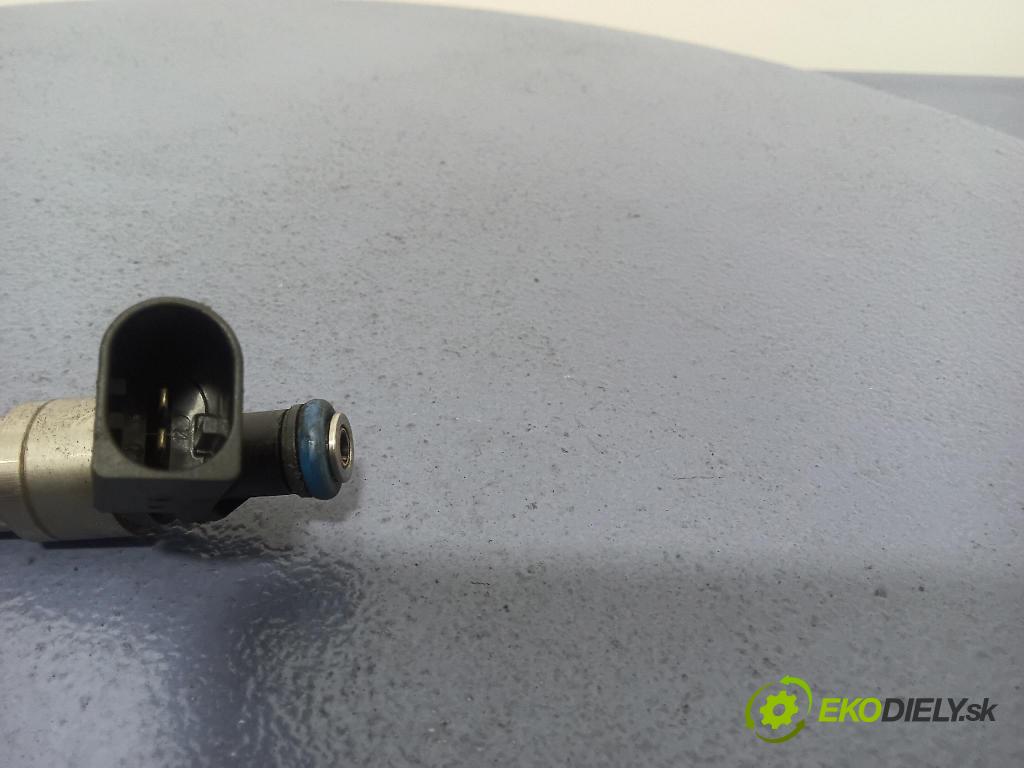 Volkswagen Passat 2006 vstřikovač 06F906036