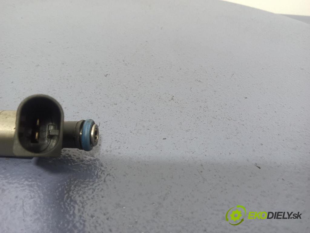 Volkswagen Passat 2006 vstřikovač 06F906036