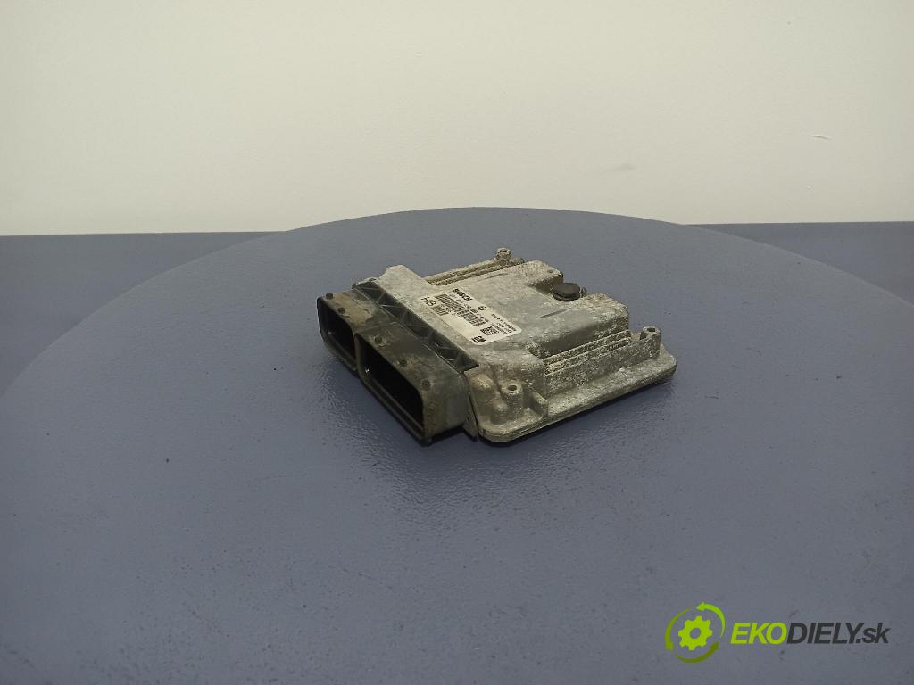 Opel Vectra 2007 riadiaca jednotka Motor: 55566277