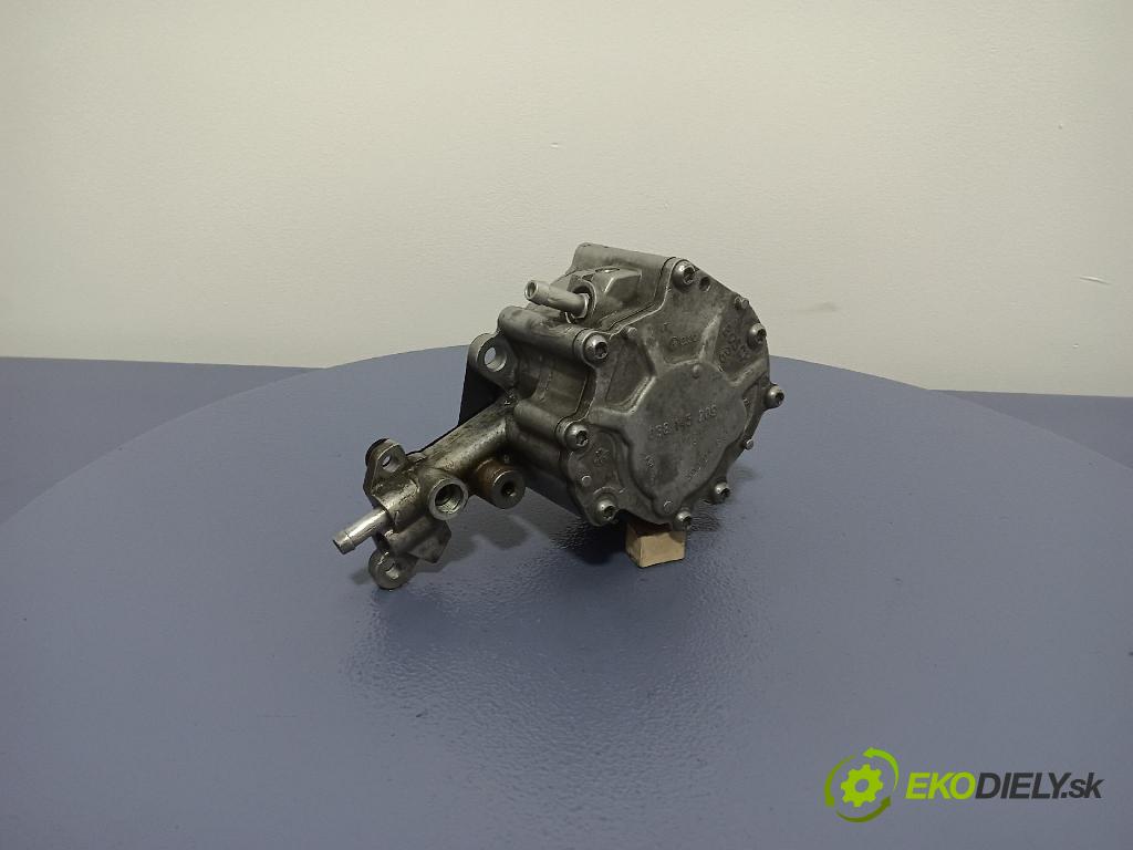 Audi A4 2003 čerpadlo vakuová 038145209C