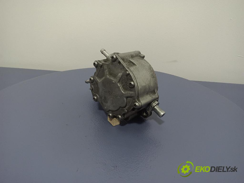 Audi A4 2003 čerpadlo vakuová 038145209C