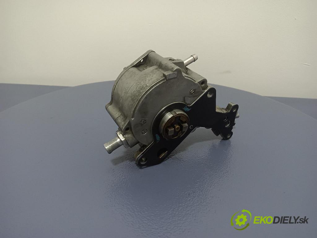 Audi A4 2003 čerpadlo vakuová 038145209C