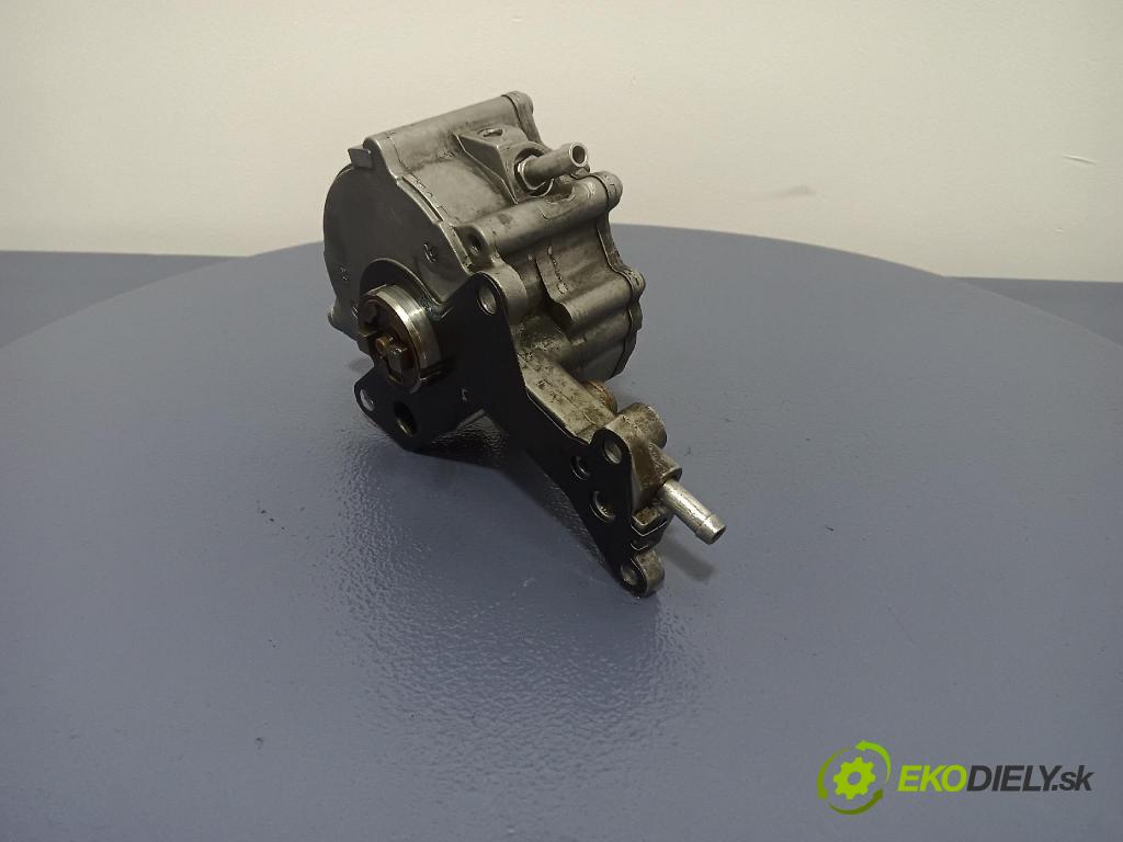 Audi A4 2003 čerpadlo vakuová 038145209C