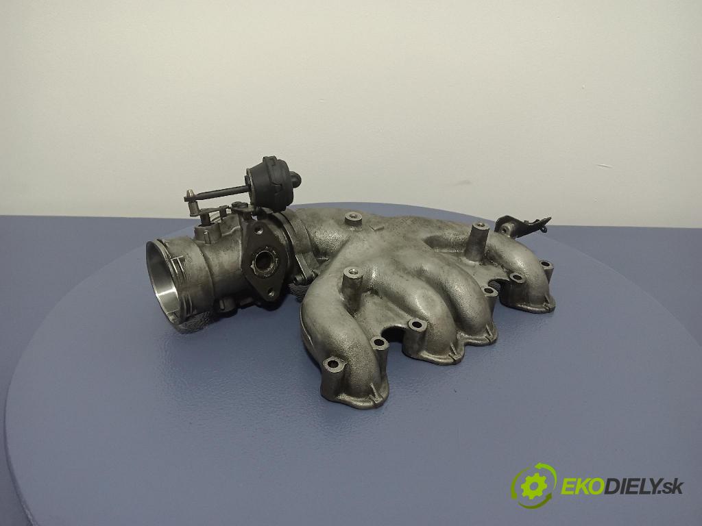 Audi A4 2003 potrubí Sání: 038129713AJ